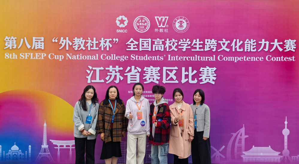 指导教师与参赛团队合影