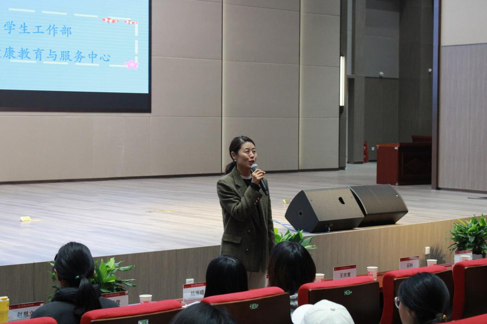 王慧老师开展“心体检·新指南”苏心APP使用和新生普测专题培训