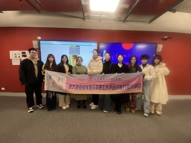 与语言老师Giuls合影