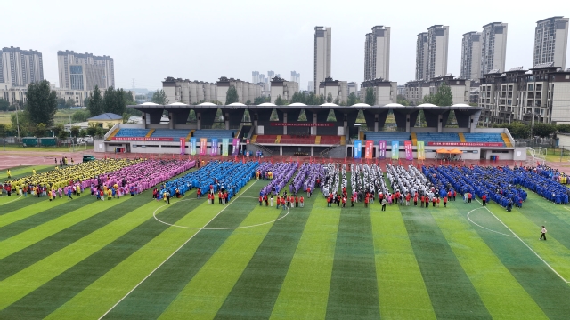 2026 级新生军训拉练出征仪式现场