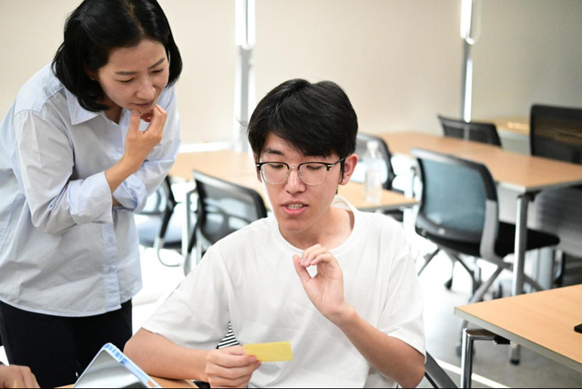 2026暑期 · 韩国首尔大学 · 《AI时代的战略管理课堂》师生交流现场